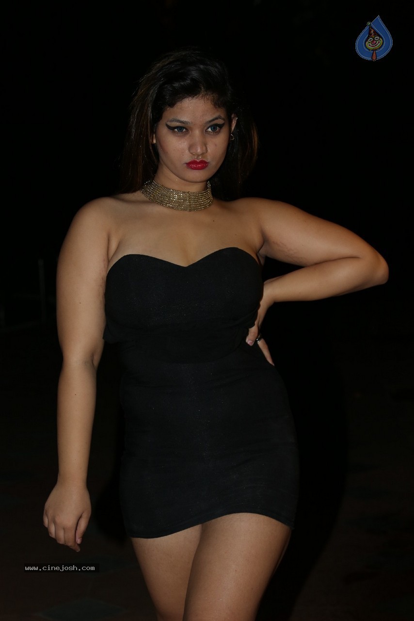 Himani Hot Stills - 163 / 186 photos