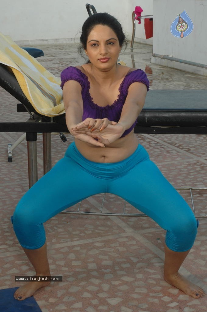 Jinal Pandya Hot Stills - 15 / 36 photos