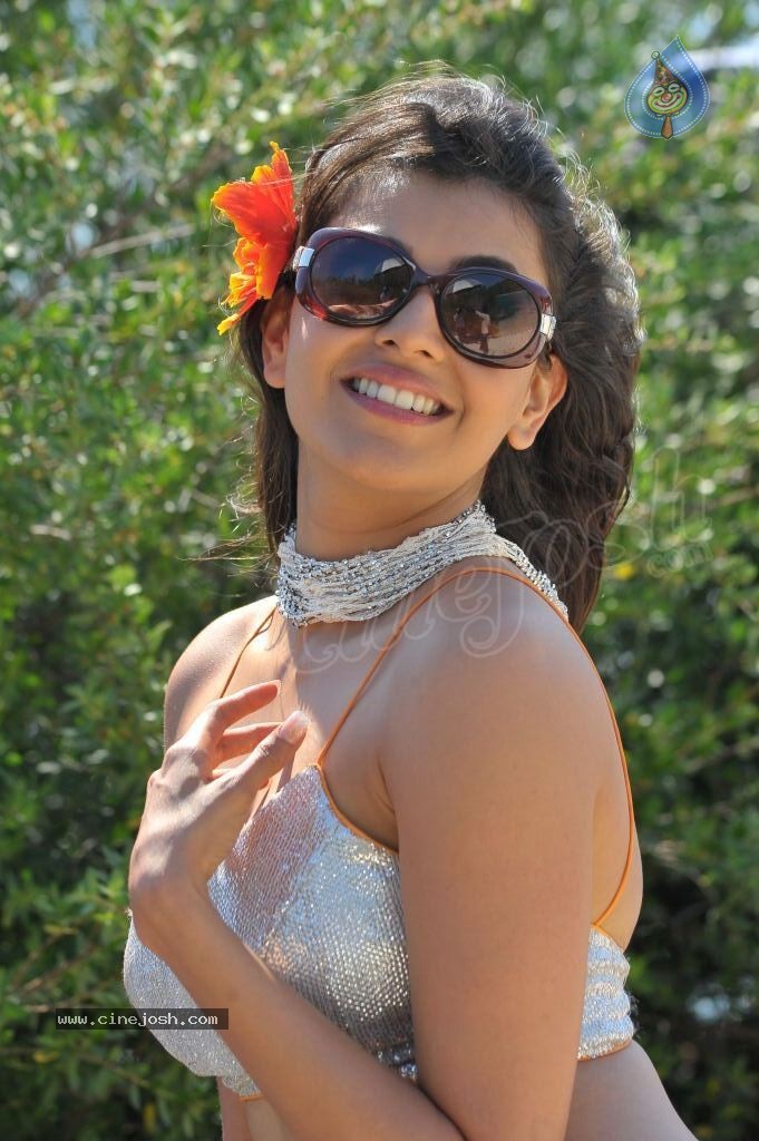 Kajal Agarwal Hot Photos - 34 / 42 photos