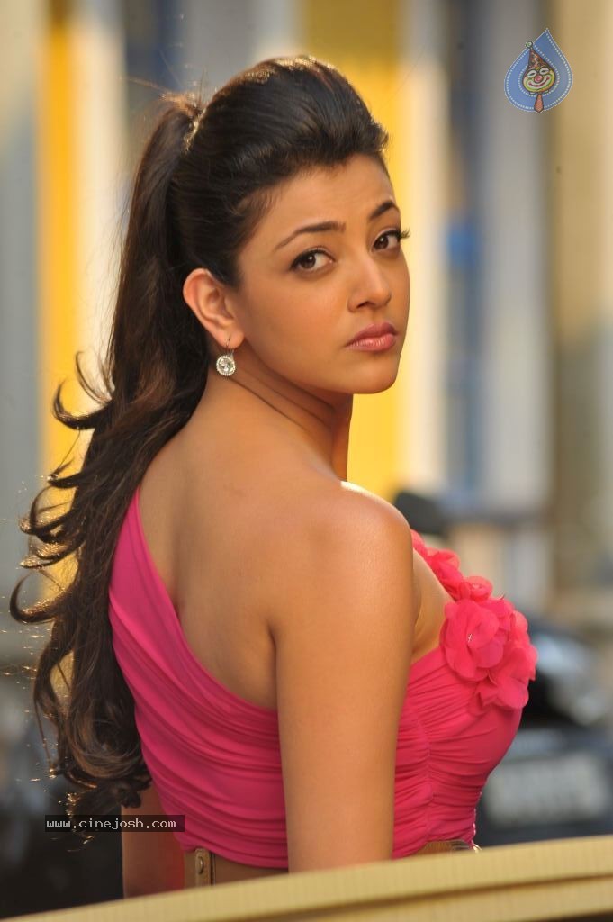 Kajal Agarwal Hot Stills - 36 / 56 photos