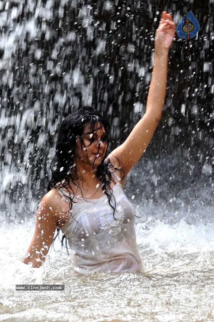 Kamna Jethmalani Hot Pics - 15 / 62 photos