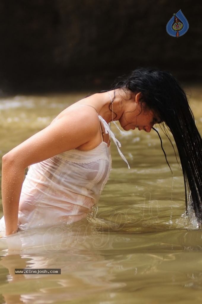 Kamna Jethmalani Hot Pics - 20 / 62 photos