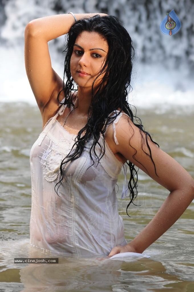 Kamna Jethmalani Hot Pics - 40 / 62 photos