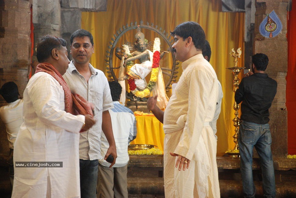 Kanna Laddu Thinna Aasaiya Tamil Movie Hot Stills - 16 / 89 photos