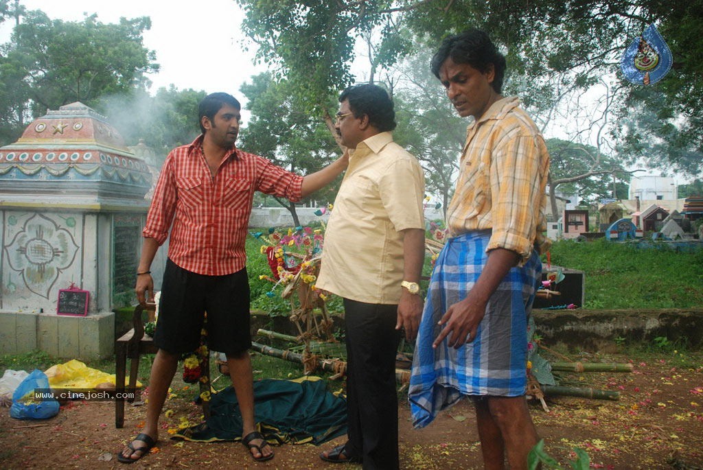 Kanna Laddu Thinna Aasaiya Tamil Movie Hot Stills - 45 / 89 photos