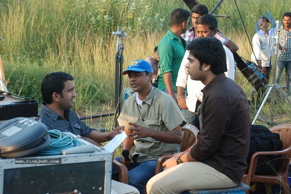 Kanna Laddu Thinna Aasaiya Tamil Movie Hot Stills - 49 / 89 photos