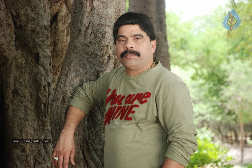 Kanna Laddu Thinna Aasaiya Tamil Movie Hot Stills - 53 / 89 photos