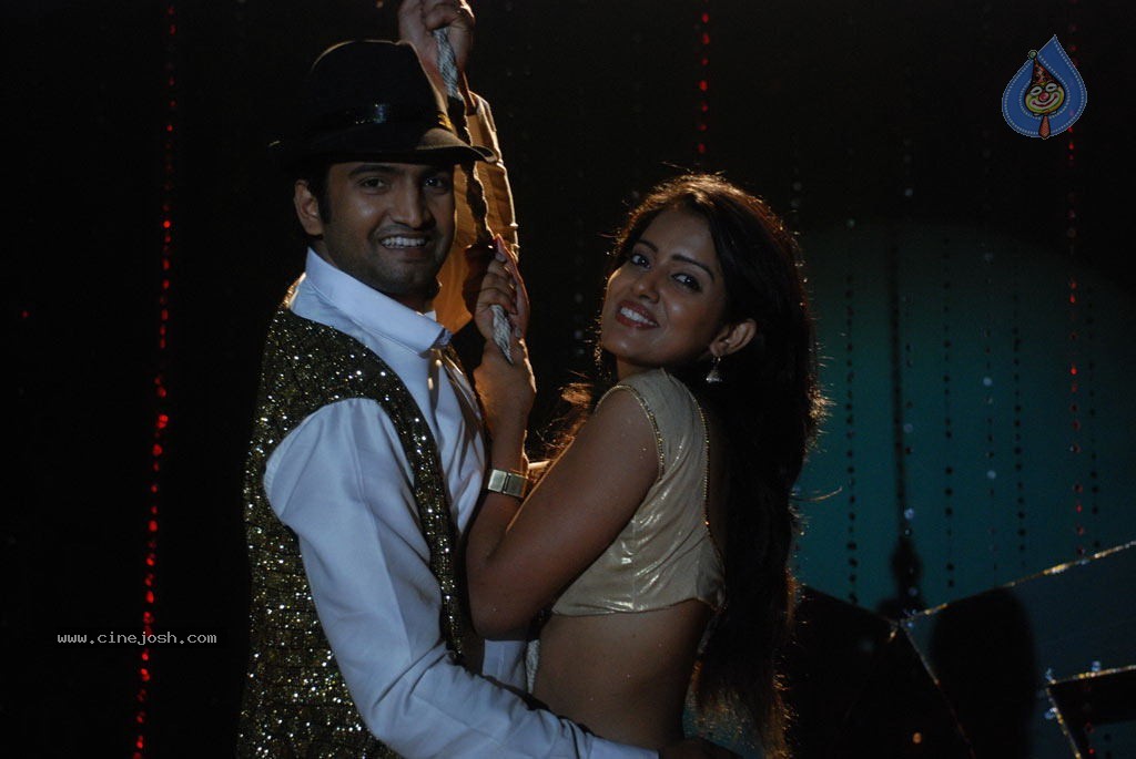 Kanna Laddu Thinna Aasaiya Tamil Movie Hot Stills - 81 / 89 photos