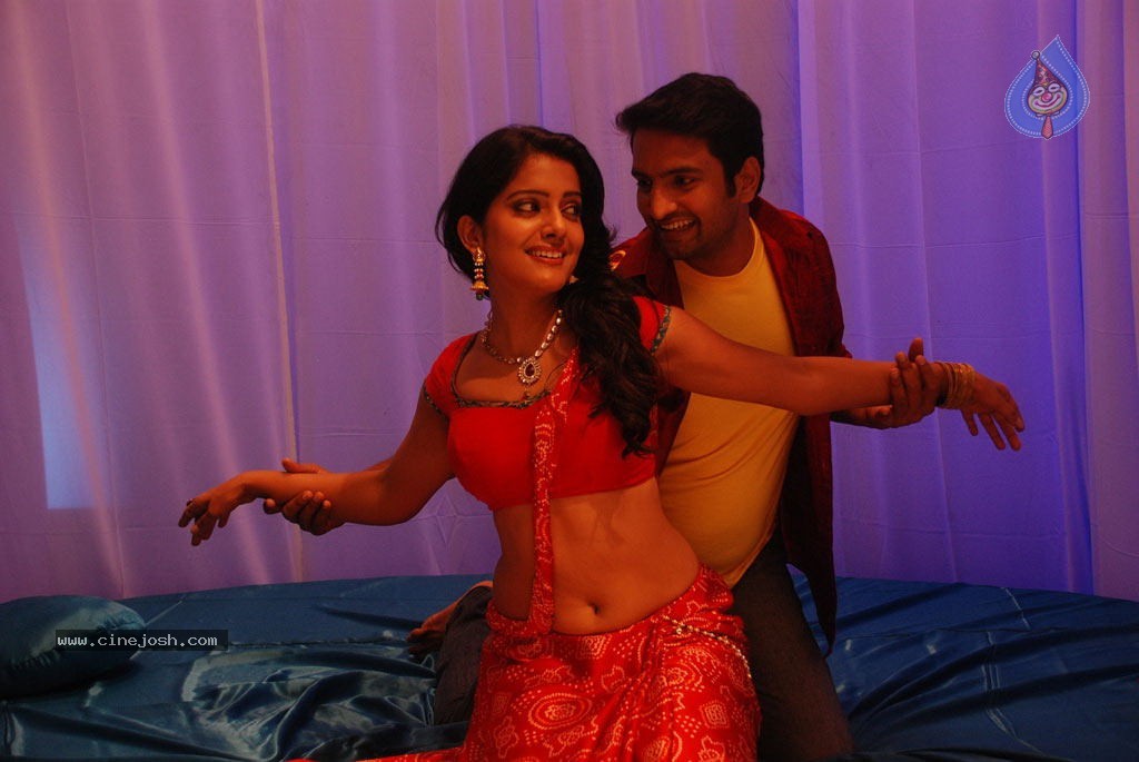 Kanna Laddu Thinna Aasaiya Tamil Movie Hot Stills - 84 / 89 photos