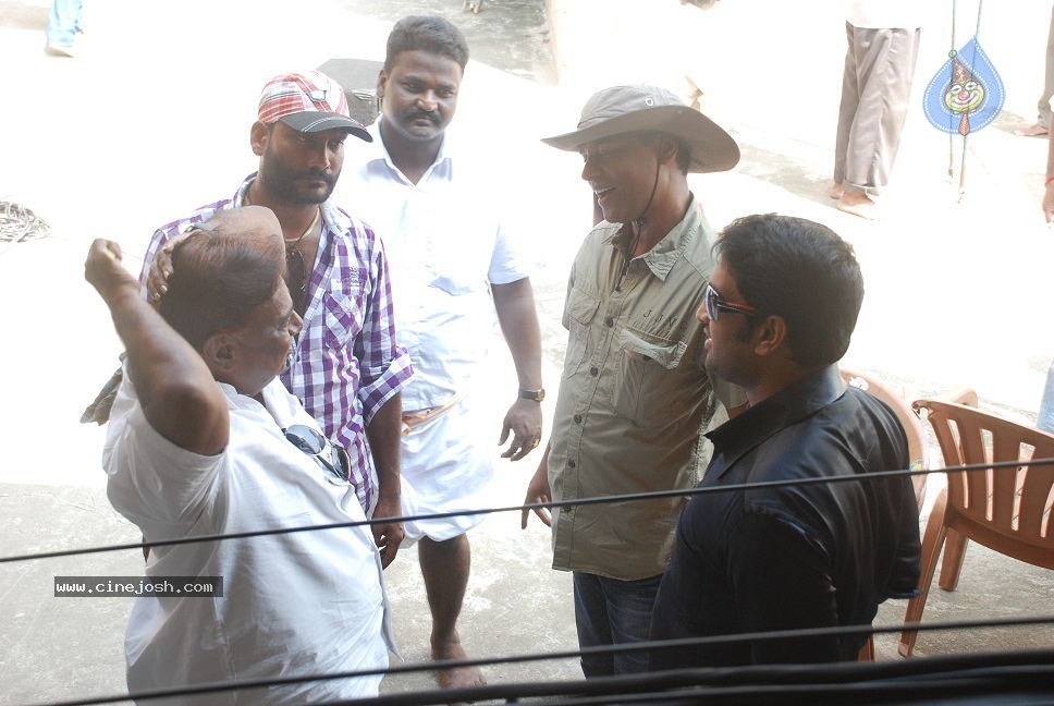 Kanna Laddu Thinna Aasaiya Tamil Movie Hot Stills - 85 / 89 photos