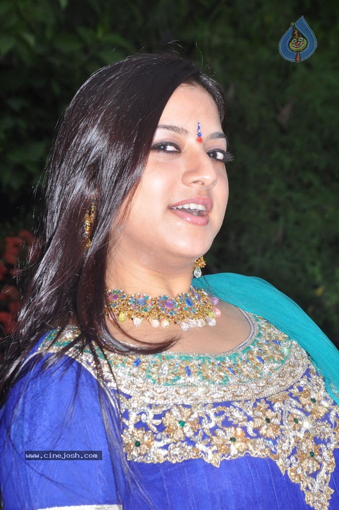 Kasi Kuppam Tamil Movie Hot Stills - 29 / 101 photos