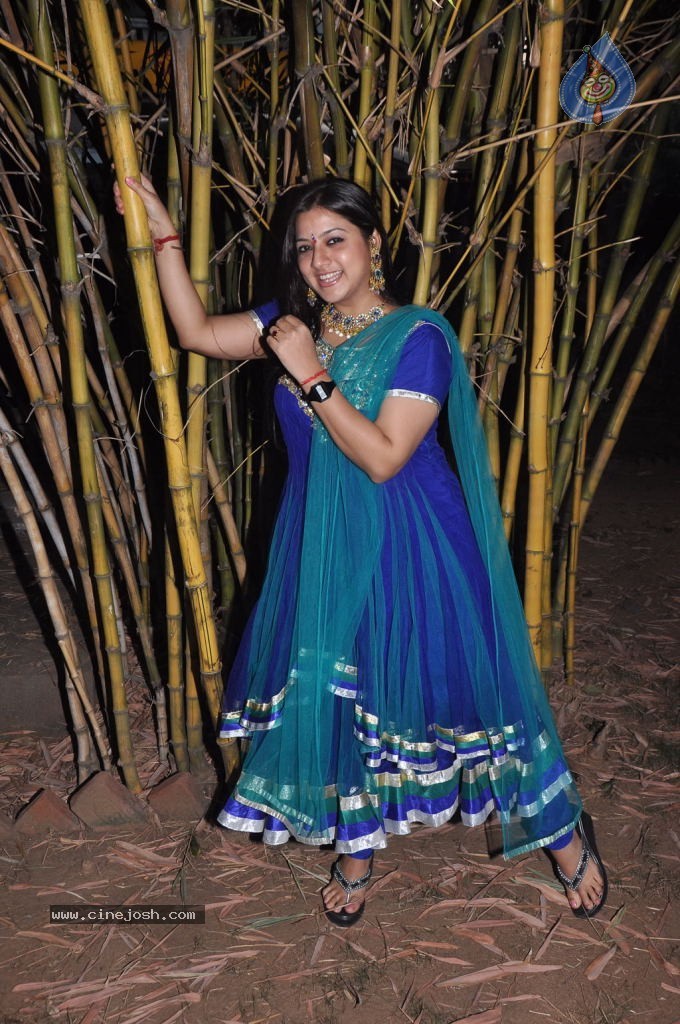 Kasi Kuppam Tamil Movie Hot Stills - 33 / 101 photos