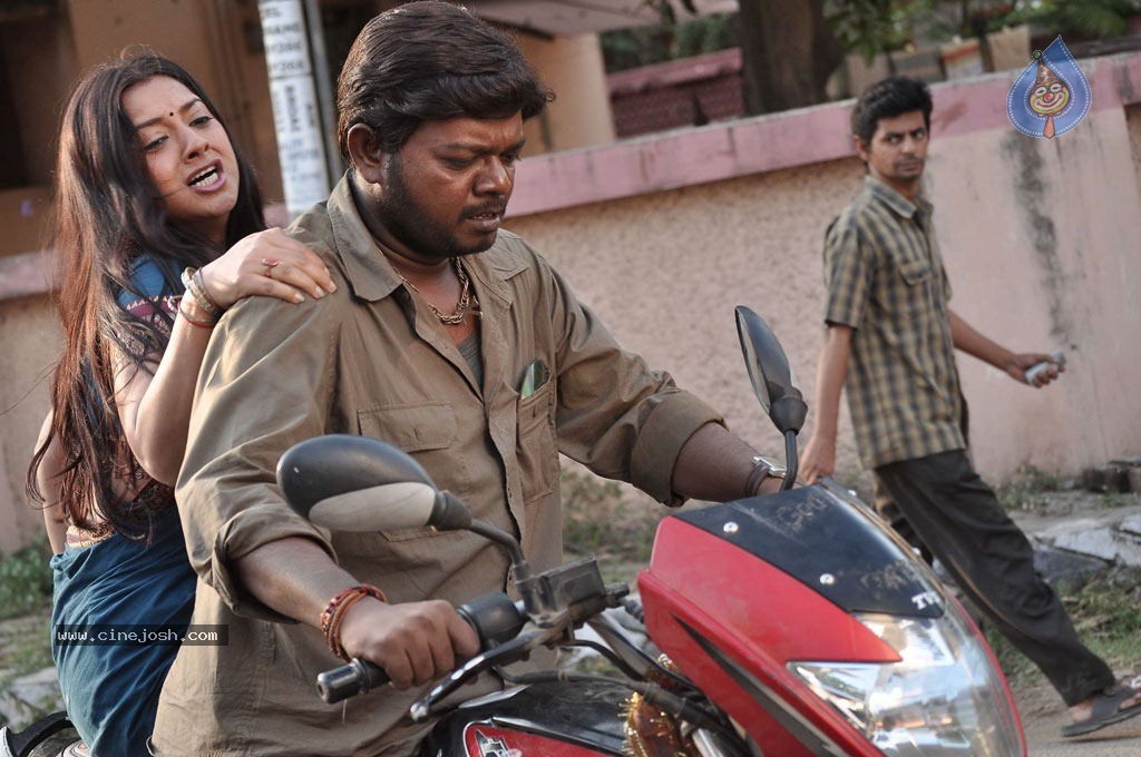 Kasi Kuppam Tamil Movie Hot Stills - 50 / 101 photos