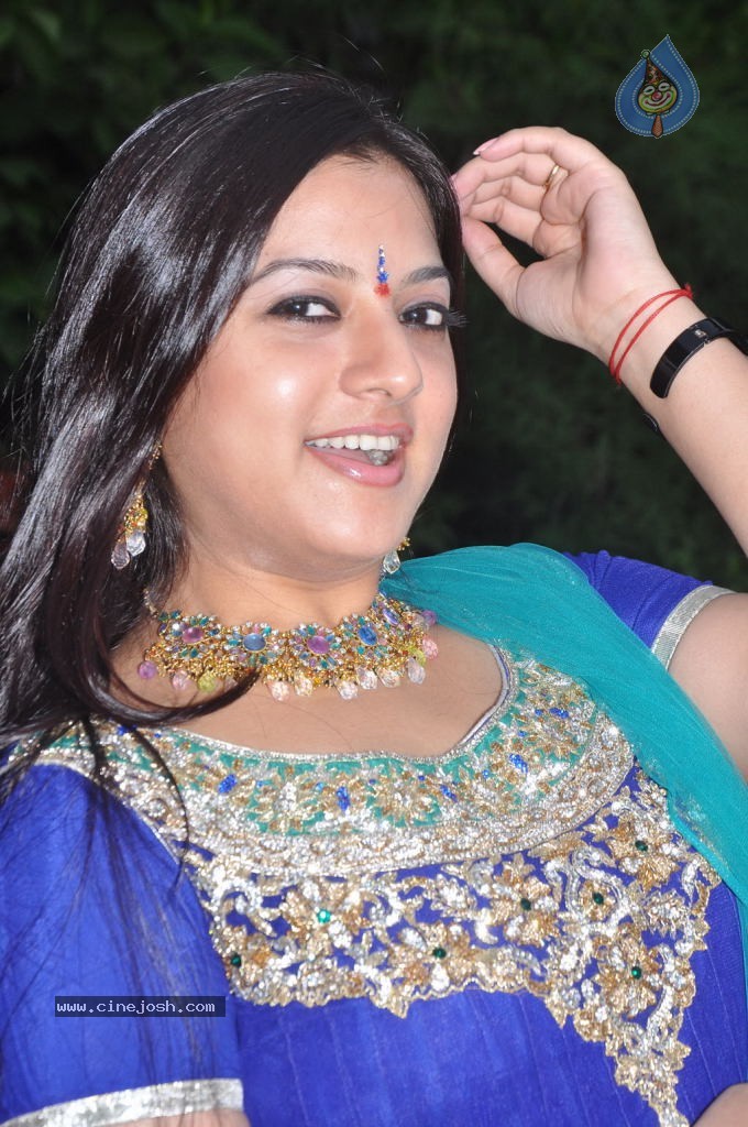 Kasi Kuppam Tamil Movie Hot Stills - 54 / 101 photos