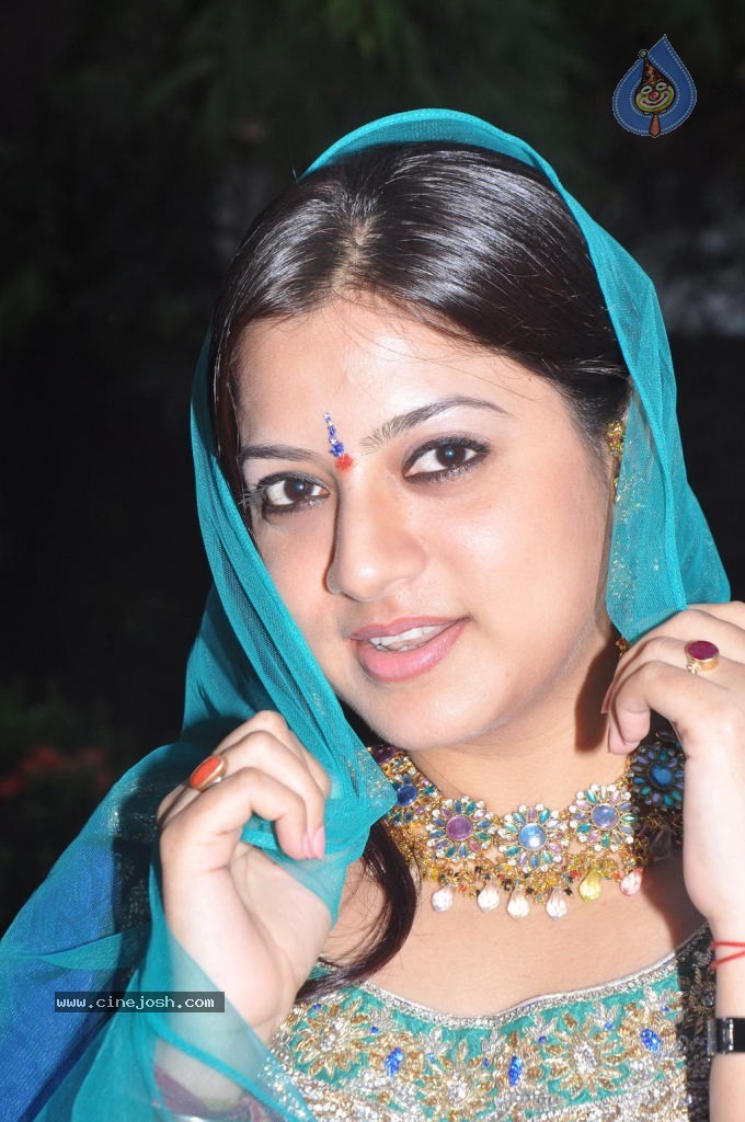 Kasi Kuppam Tamil Movie Hot Stills - 61 / 101 photos