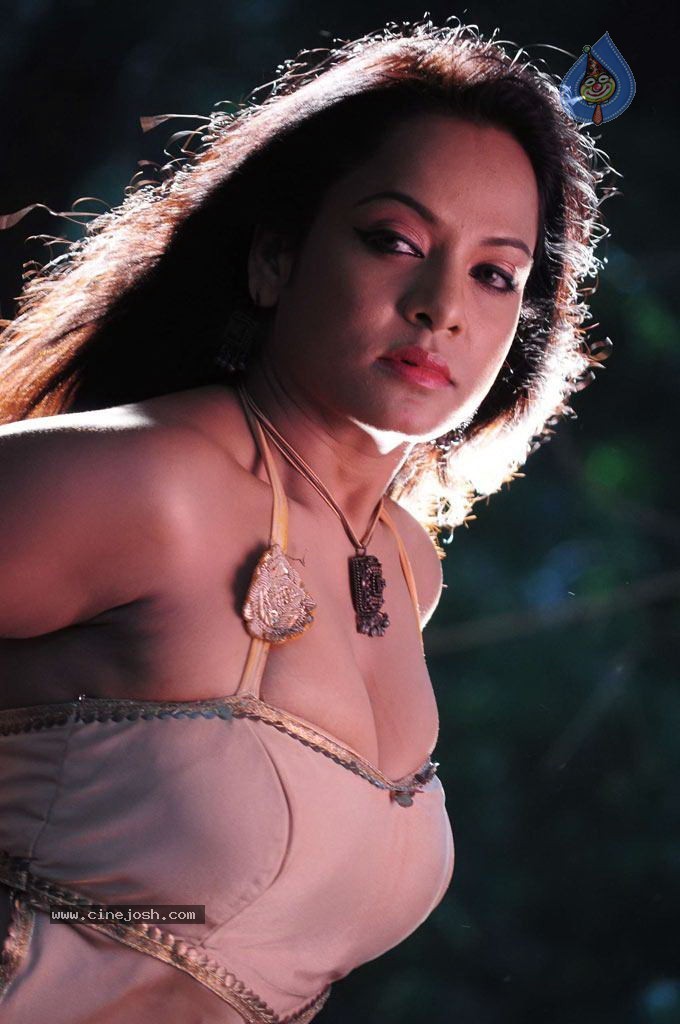 Kasi Kuppam Tamil Movie Hot Stills - 65 / 101 photos