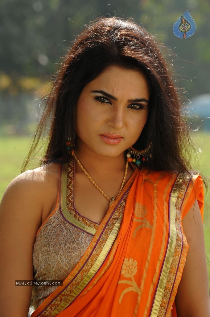 Kavya Singh Hot Photos - 32 / 57 photos