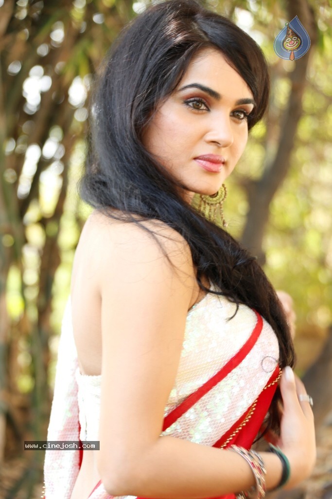 Kavya Singh Hot Stills - 73 / 115 photos