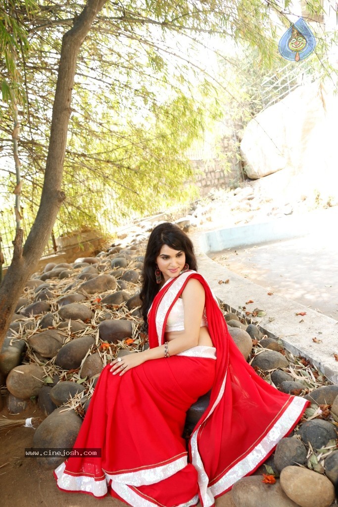 Kavya Singh Hot Stills - 86 / 115 photos