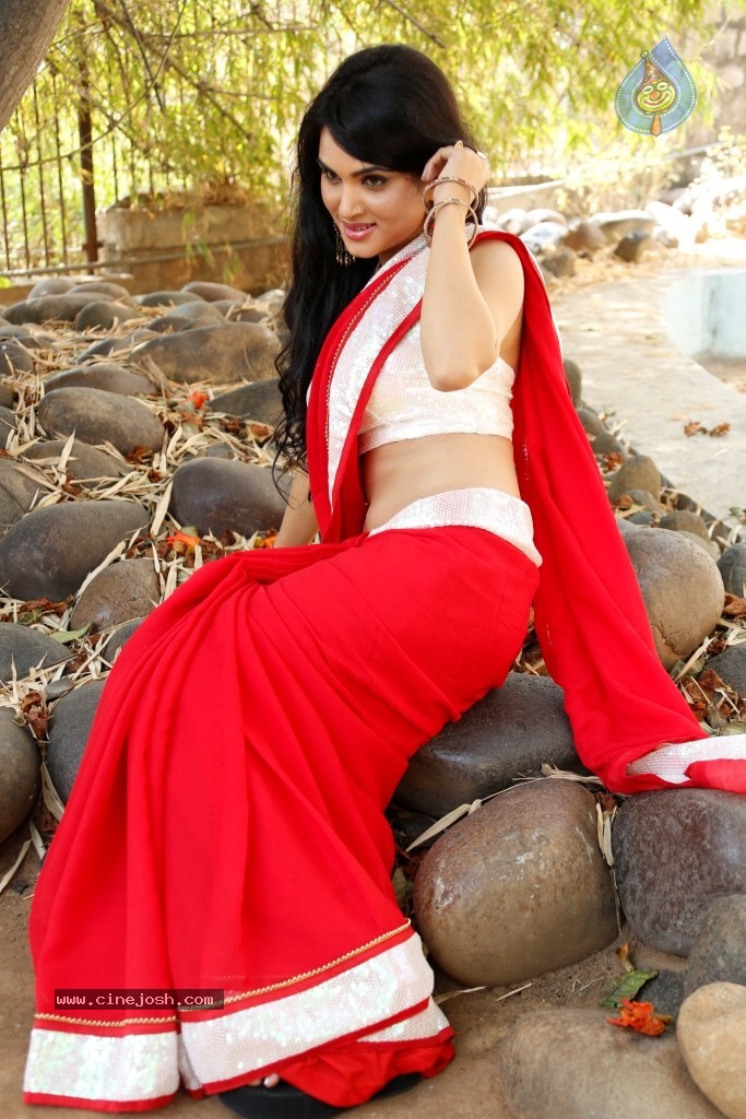 Kavya Singh Hot Stills - 106 / 115 photos