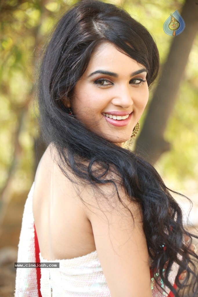 Kavya Singh Hot Stills - 109 / 115 photos