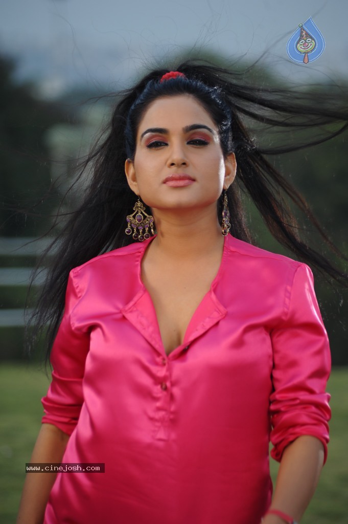 Kavya Singh New Hot Gallery - 4 / 100 photos