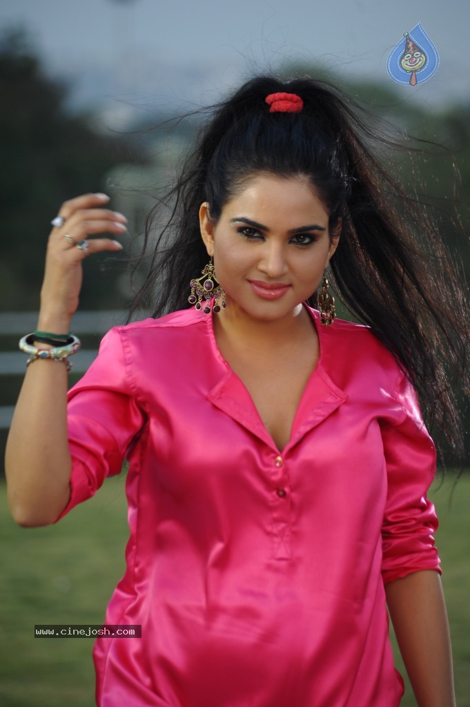 Kavya Singh New Hot Gallery - 5 / 100 photos