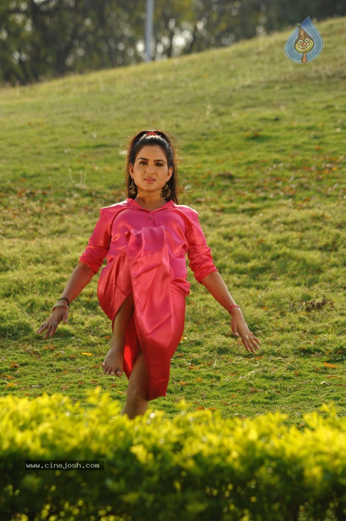 Kavya Singh New Hot Gallery - 9 / 100 photos