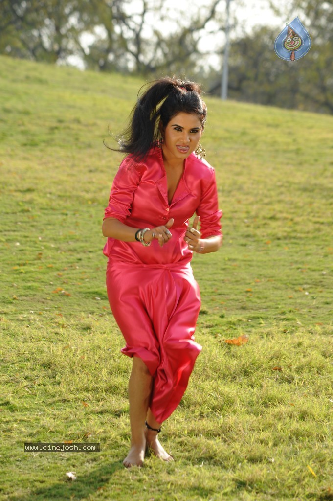 Kavya Singh New Hot Gallery - 20 / 100 photos