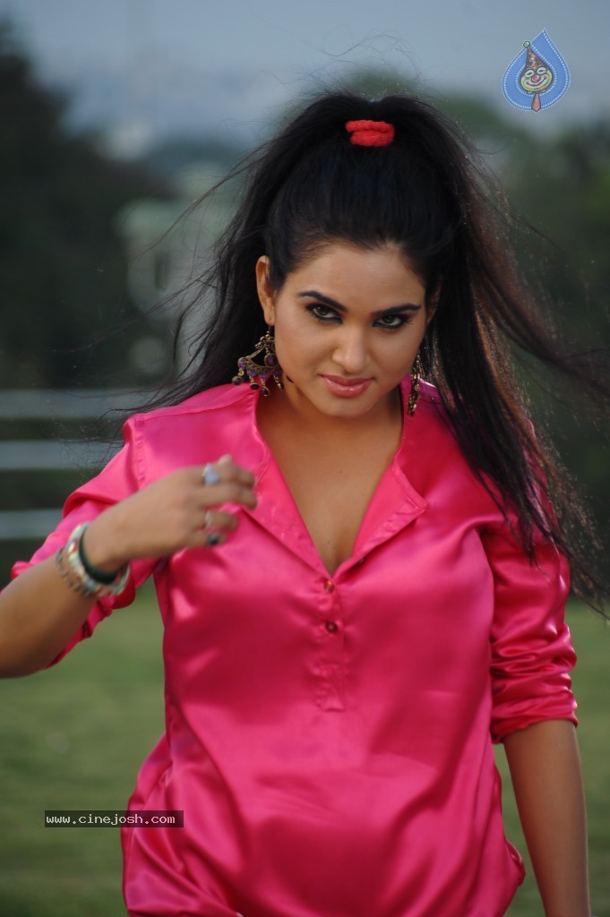 Kavya Singh New Hot Gallery - 23 / 100 photos