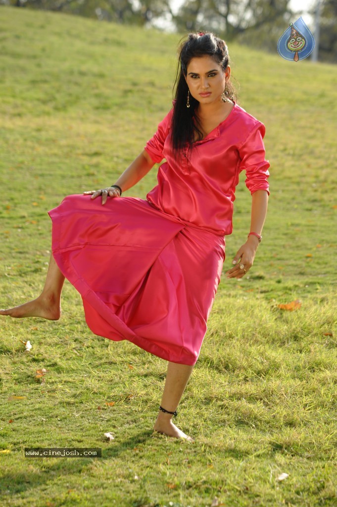 Kavya Singh New Hot Gallery - 27 / 100 photos