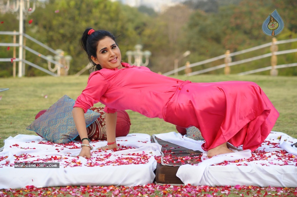 Kavya Singh New Hot Gallery - 41 / 100 photos