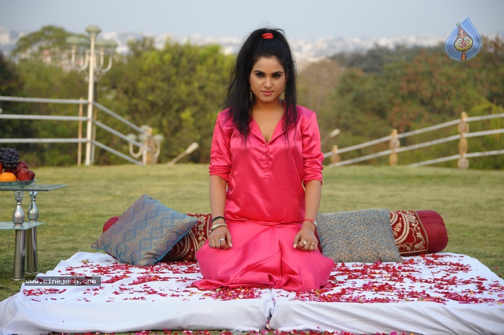 Kavya Singh New Hot Gallery - 44 / 100 photos