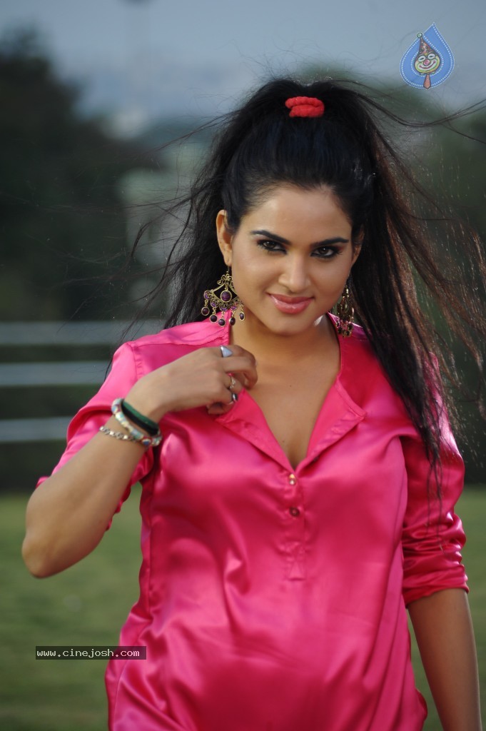 Kavya Singh New Hot Gallery - 52 / 100 photos