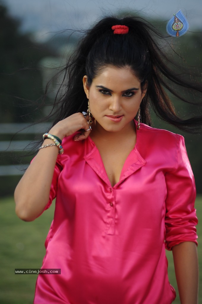 Kavya Singh New Hot Gallery - 54 / 100 photos