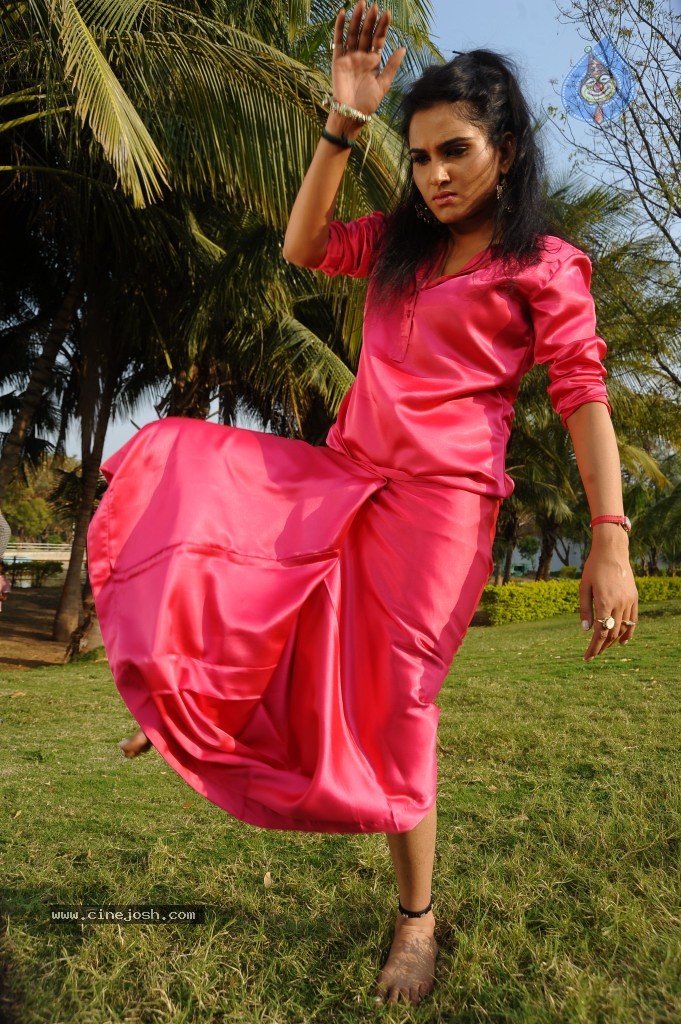 Kavya Singh New Hot Gallery - 60 / 100 photos