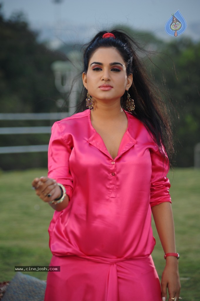 Kavya Singh New Hot Gallery - 65 / 100 photos