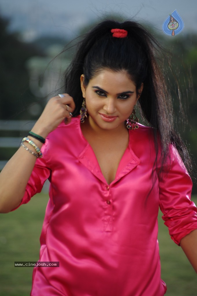 Kavya Singh New Hot Gallery - 66 / 100 photos