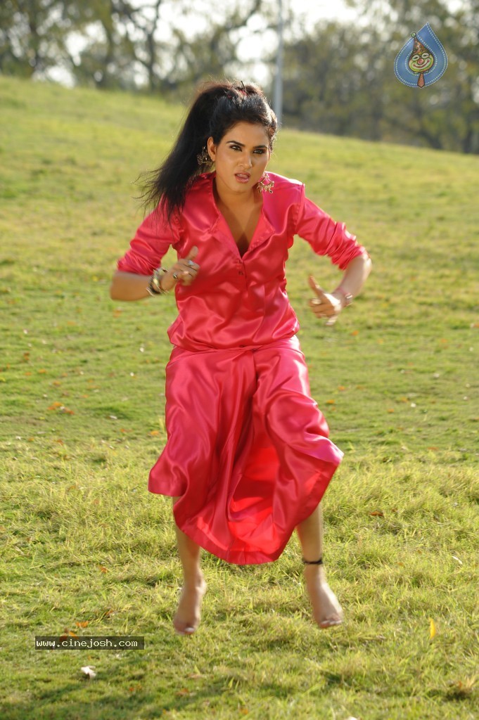 Kavya Singh New Hot Gallery - 80 / 100 photos