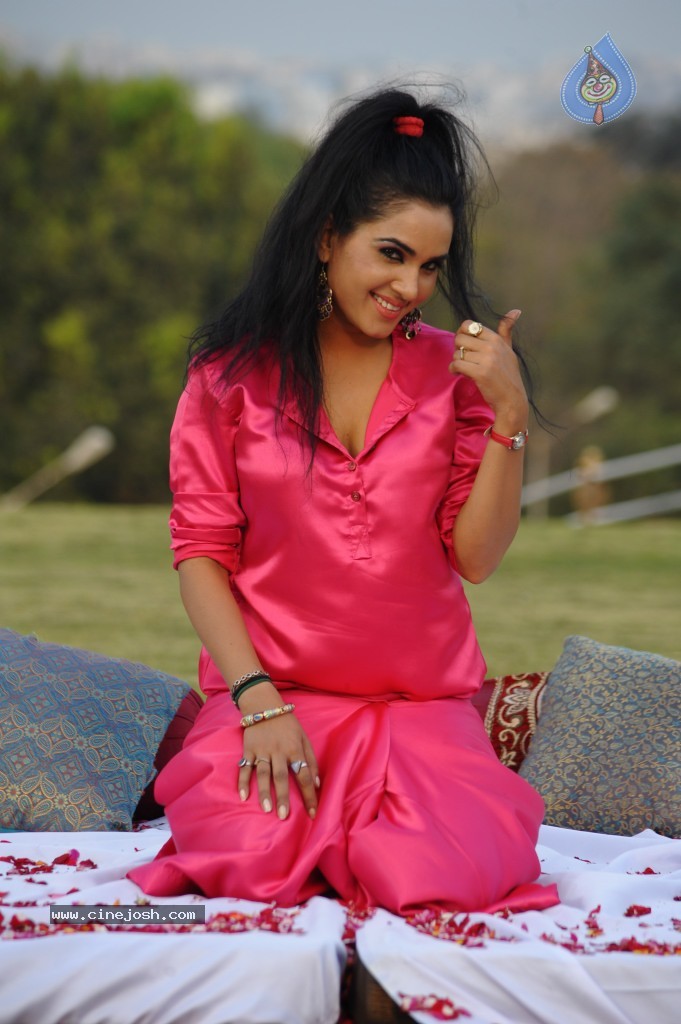 Kavya Singh New Hot Gallery - 85 / 100 photos