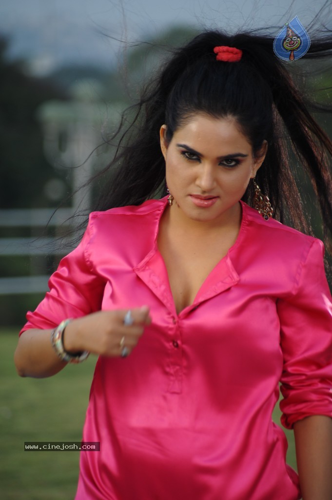 Kavya Singh New Hot Gallery - 87 / 100 photos