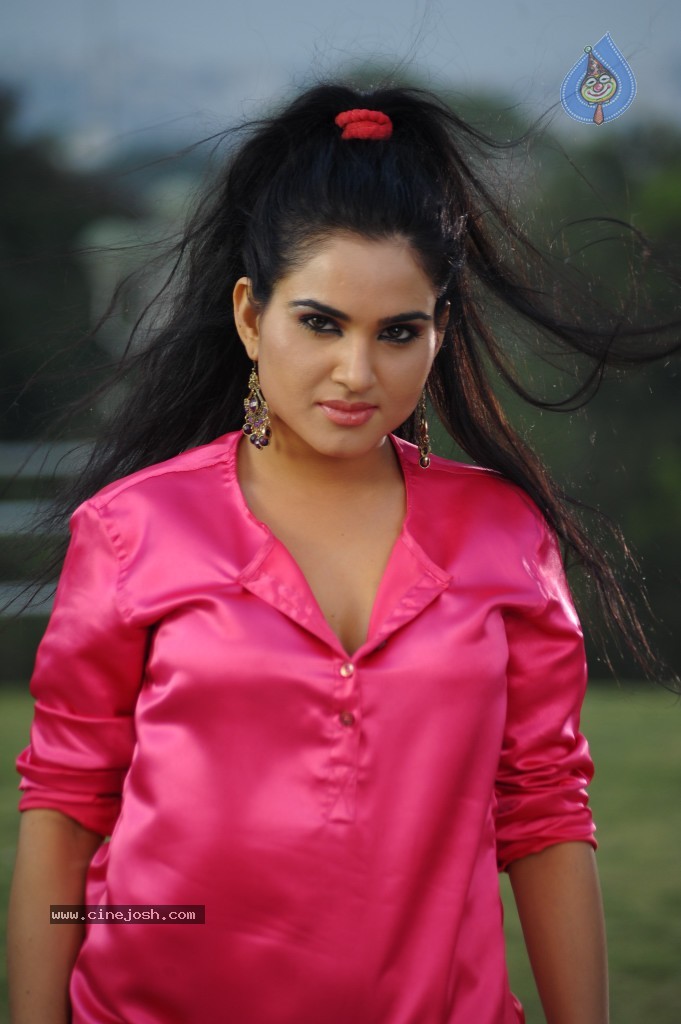 Kavya Singh New Hot Gallery - 90 / 100 photos