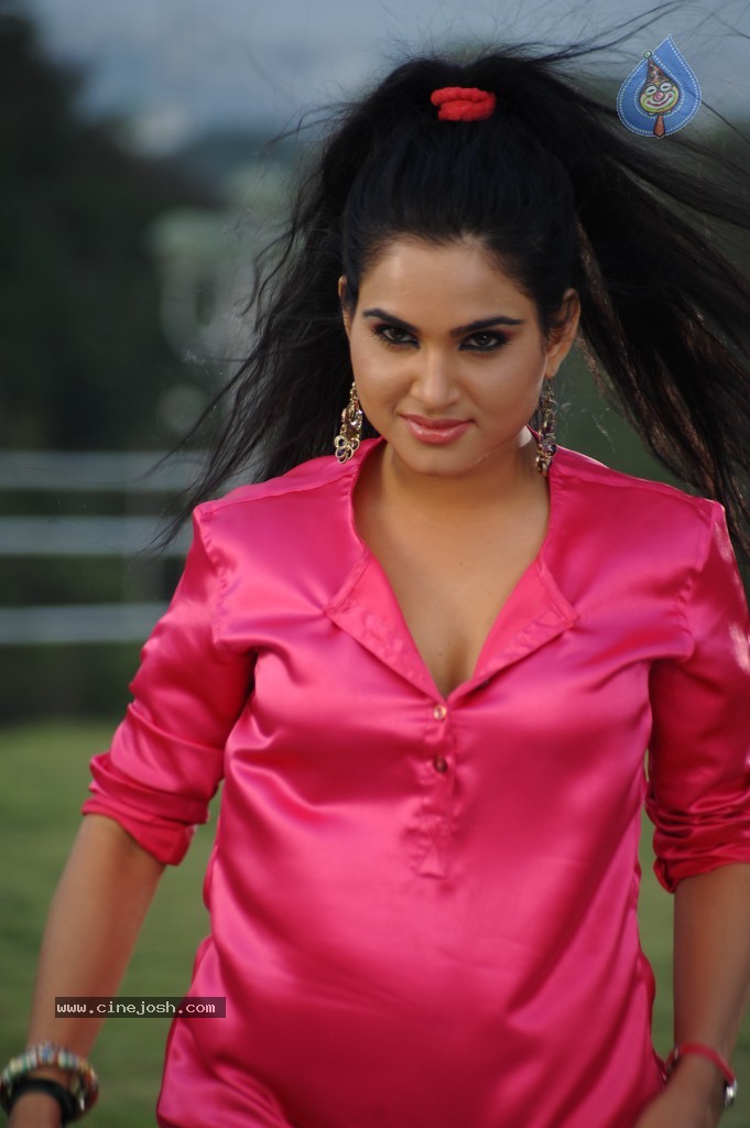 Kavya Singh New Hot Gallery - 91 / 100 photos
