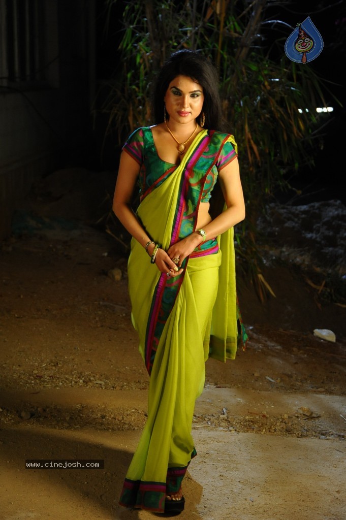 Kavya Singh New Spicy Stills - 25 / 47 photos