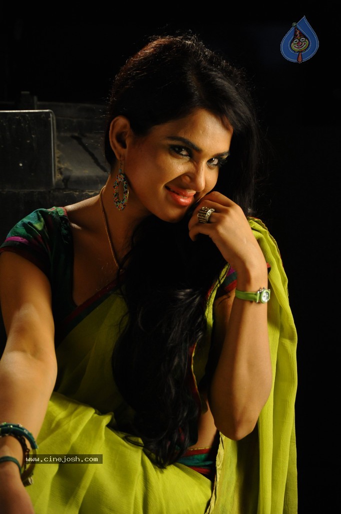 Kavya Singh New Spicy Stills - 26 / 47 photos