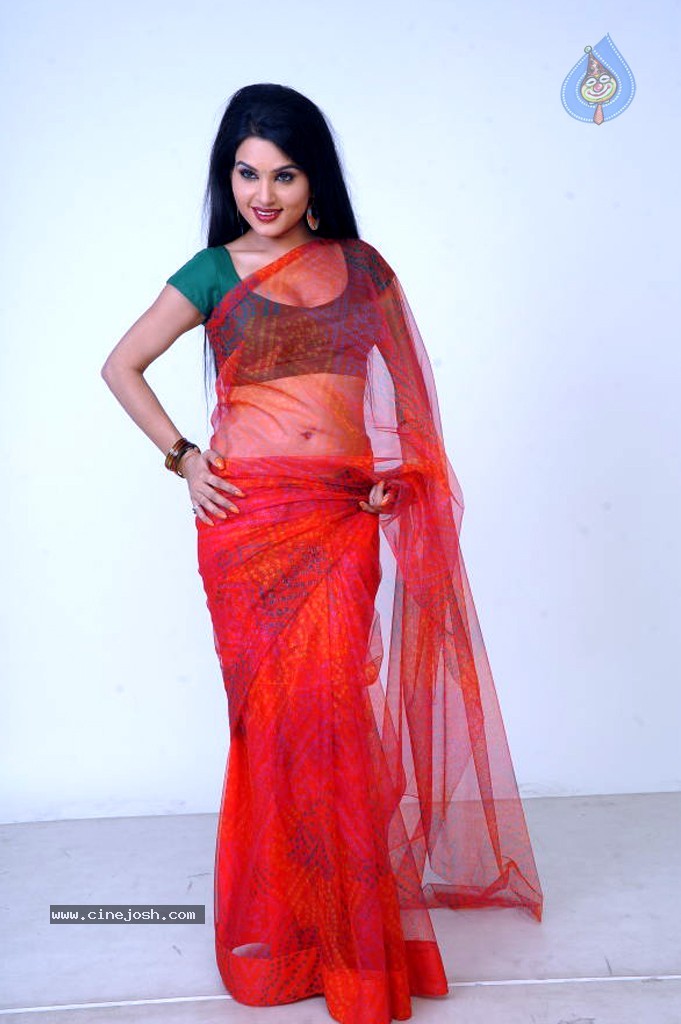 Kavya Singh Spicy Gallery - 18 / 40 photos