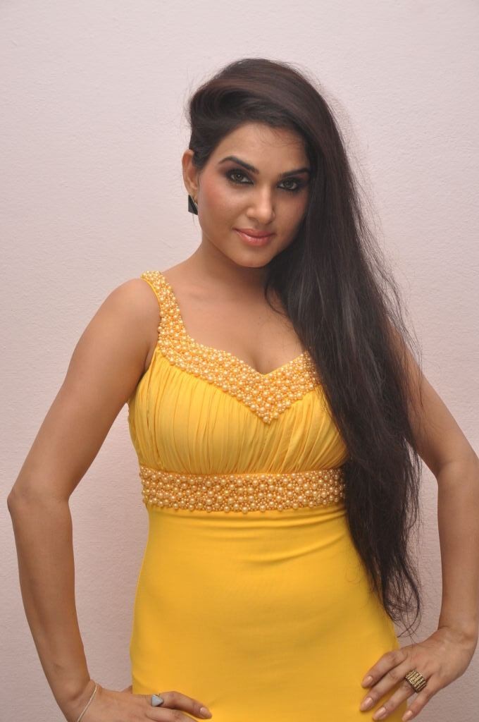 Kavya Singh Spicy Gallery - 56 / 76 photos