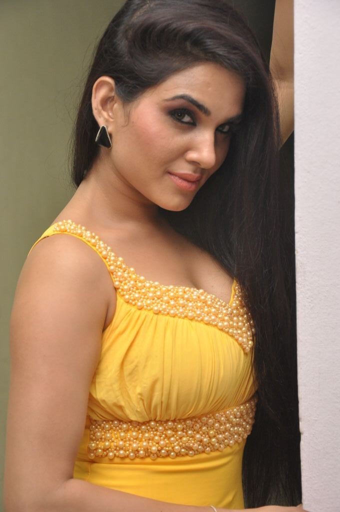 Kavya Singh Spicy Gallery - 57 / 76 photos