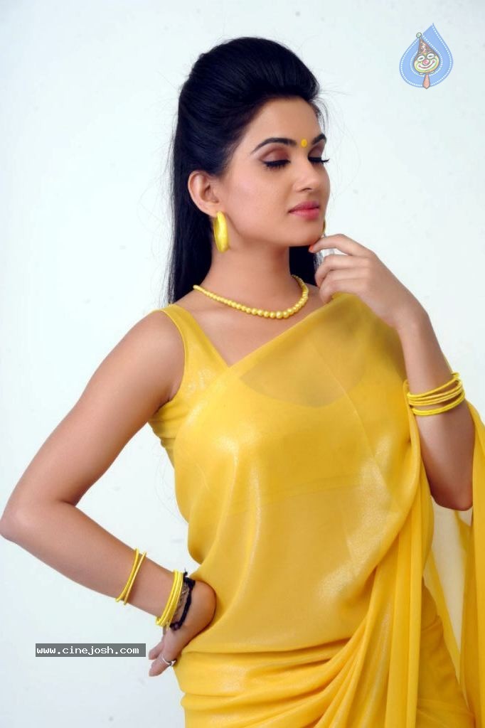 Kavya Singh Spicy Photos - 15 / 27 photos