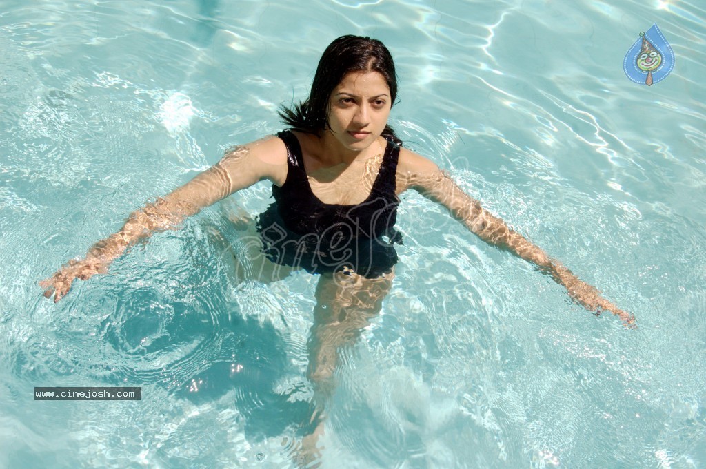 Keerthi Chawla Spicy Stills - 128 / 195 photos